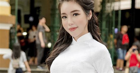 Elly Trần lần đầu trải lòng thời bỏ học trở thành hot girl ngực khủng Báo Dân trí