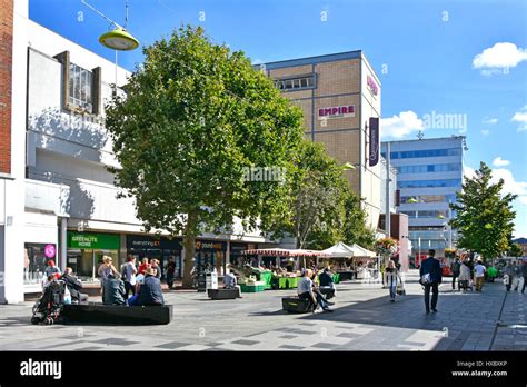 Slough uk town centre hi-res stock photography and images - Alamy