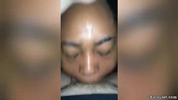 Talonneur noir bâillonnement sur coq blanc XVIDEOS