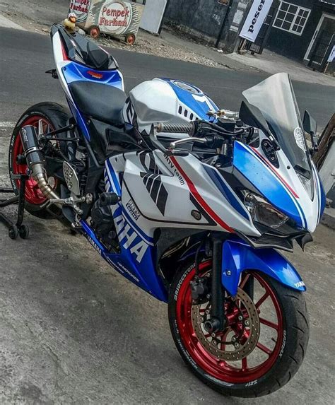 Yamaha R1 High Performance Sportbike Born To Race Super Bikes