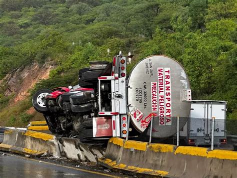 Cierran carretera México Acapulco tras volcadura de una pipa de