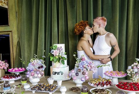 Casamento Gay Coletivo Une Declara Es De Amor E Protesto Pol Tico Uol Tab