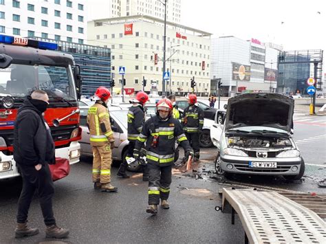 Groźny wypadek w centrum Łodzi Nie działała sygnalizacja i boom