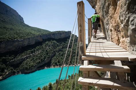 Fotos De La Ruta De Huesca Por Escaleras Colgantes En Una De Las