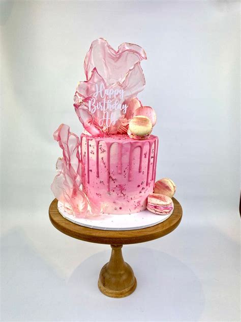 Pink drip cake | Elegant birthday cakes, Drip cakes, Mini cakes birthday