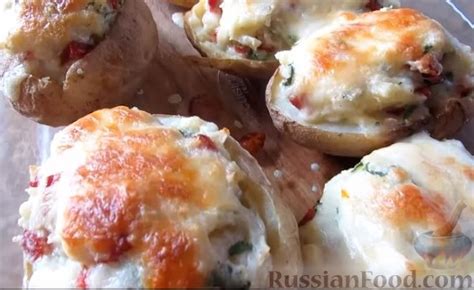 Рецепт: Крошка-картошка с колбасками и сыром на RussianFood.com
