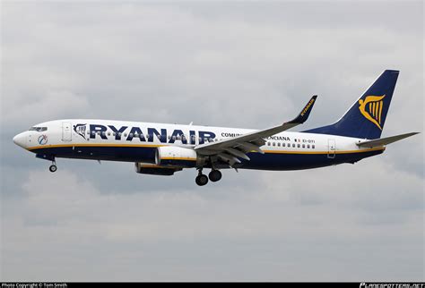 EI DYI Ryanair Boeing 737 8AS WL Photo By Tom Smith ID 403879