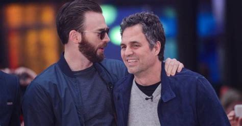 Mark Ruffalo manda mensagem de apoio a Chris Evans após nude vazado