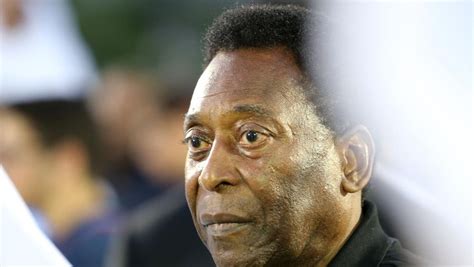 legenda sepakbola pele meninggal dunia  usia   akibat derita
