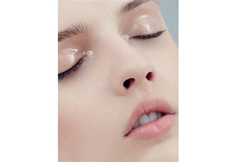 O Look Nude Continua Em Alta Para Subir Ao Altar Inspire Se Harper S Bazaar Moda Beleza E