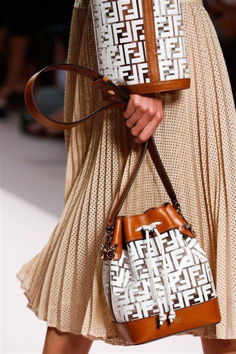 Bag Trend for SS19: Plastic Sheer. Fendi Spring Summer 2019 MFW | Borse ...