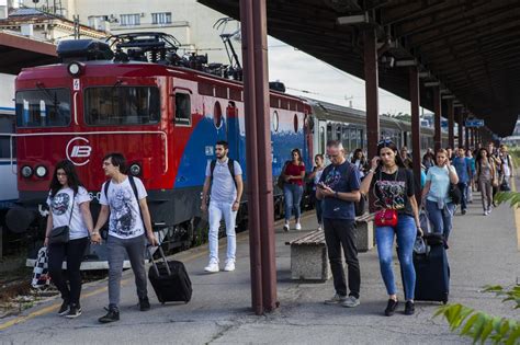 Vozom Od Beograda Do Ni A Treba Sati Srpska Eleznica U I Ekivanju