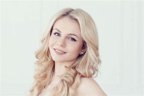 Free Photo Cute Beautiful Blonde Woman Portrait