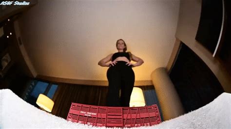 Claire Irons Finds Tiny Earthling Hide Out MPG Amateur Soles Giantess And Footjobs Clips Sale