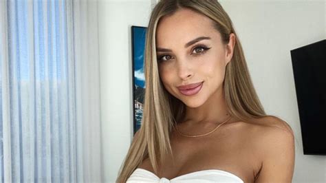 Veronica Bielik Shows Heavy Cleavage And Booty In Bikini Thirst Trap Photos With Friends On Boat