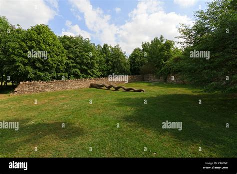 Jard N De Esculturas Contempor Neas En Burghley House Escultura En