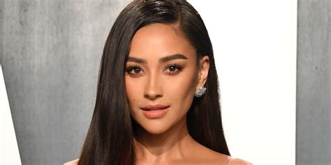 Catch A Peek Of Shay Mitchell S Toned Body In This Cheeky Nude IG Pic
