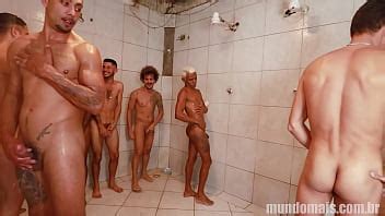 El partido de fútbol termina en una suruba en la ducha y el vestuario XVIDEOS