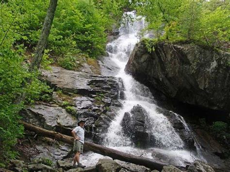 This Classic Virginia Hike Features On Of The States Most Striking