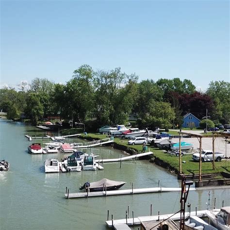 Locals find 31st street beach has a hidden harbor for boats