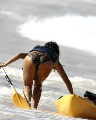 Penelope Cruz Sexy And Hot Bikini And Nipple Slip Paparazzi Photos Porn Pictures XXX Photos