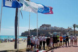 Peñíscola iza la bandera Qualitur en la Playa Norte