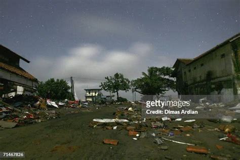 Tsunami Before And After Photos and Premium High Res Pictures - Getty ...