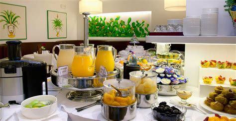 Discover the breakfast service of Hotel Plaza in Sorrento