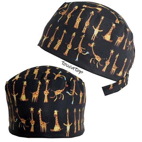 Gorro Cirúrgico Desenhos Girafas Fazendo Poses Preto ToucaTop