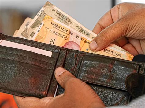 Th Pay Commission Govt Gets Proposal For Hike In Da Basic Pay