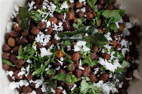 Kaale chane or Black Chickpeas salad | Varan Bhaat