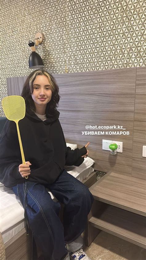 3 Hot Sexy Kkarrrambaby Bikini Pics