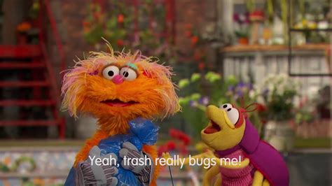 Sesame Street Zoe And Bug Youtube