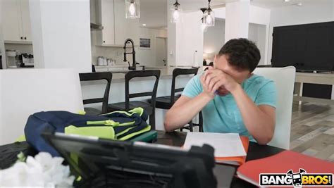 Johnny Love Fucks His Horny Milf Mom Nicole Aria