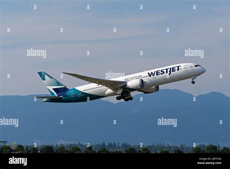 Richmond British Columbia Canada 20th Aug 2022 A WestJet Boeing