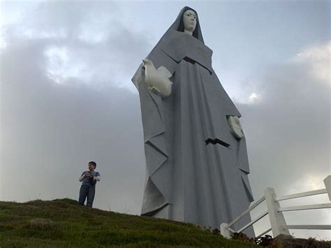 Monumento A La Virgen De La Paz