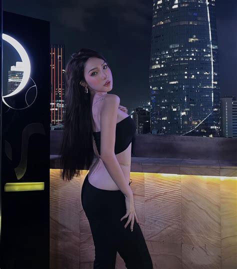 Hé lộ quá khứ khó tin của hot girl Sài thành đẹp tựa búp bê sống Mạng xã hội eSports số