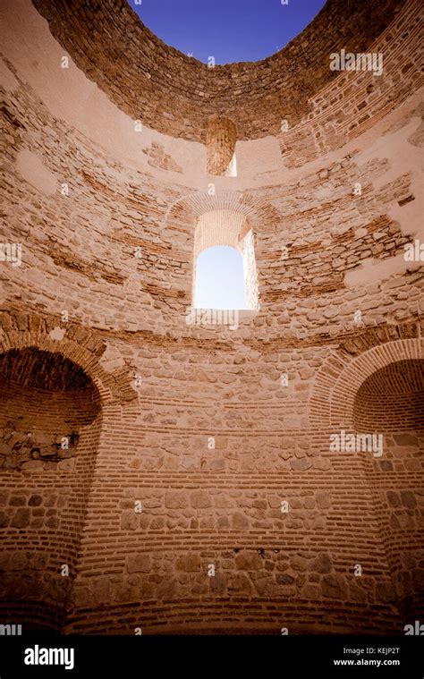 Diocletians Palace Vestibule Hi Res Stock Photography And Images Alamy