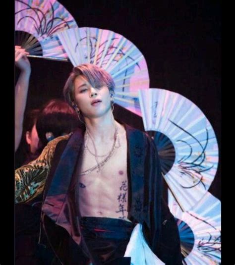 Pin By Filipa AG On Os Teus Pins Jimin Hot Bts Jimin Park Jimin Bts Wallpaper