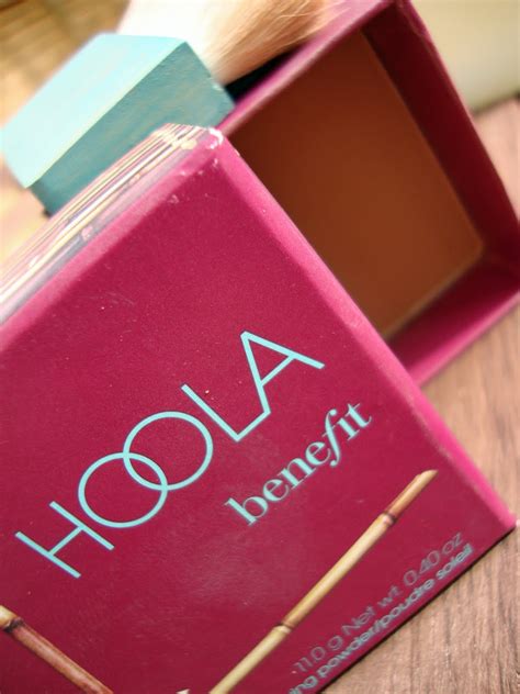 B U B B L E G A R M: Benefit Hoola Review