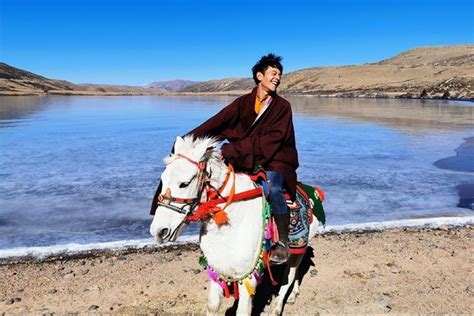 Hot Boy T Y T Ng Inh Ch N B Y Gi Ra Sao