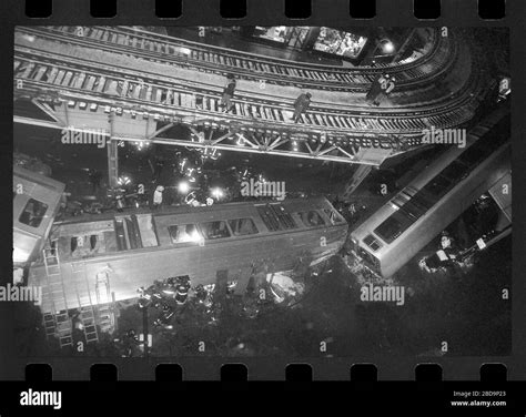 elevated el train derailment  chicago illinois  friday evening