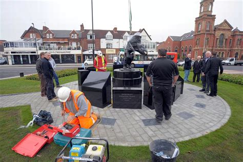 Pictures: Stan Hollis memorial statue lifted into place - Teesside Live