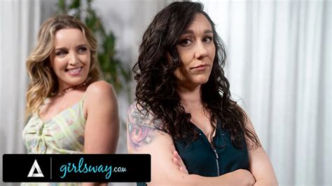 Girlsway Overstuur Milf Sinn Sage Leest De Flirtpogingen Van