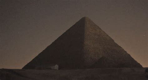 Egypt Furious Over Nude Photo Shoot Atop Great Pyramid Petapixel
