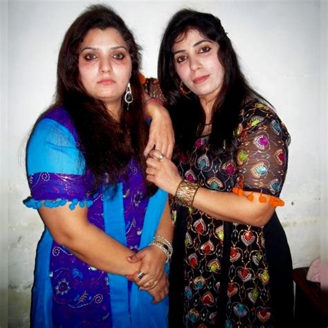 THICKK PAKISTANI AUNTYS TEASING NUDE PICS - COLLECTION of Arousing Images