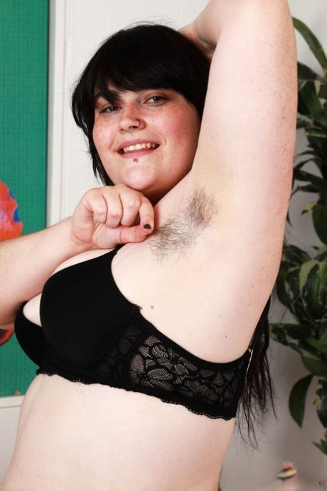 Chubby Amateur Cece Lachey Spreads Her Hairy Pussy After A Sexy