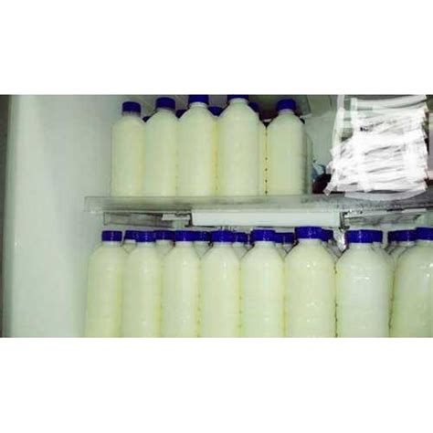 Susu Sapi Segar Kemasan Botol Oleh Kedai Susu Bali Di Bali