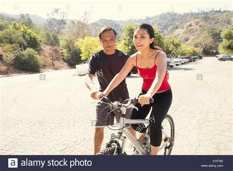 Femme Asiatique Mature Banque D Image Et Photos Alamy