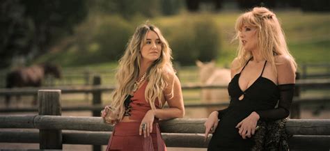 Who Is Abby Is Singer Lainey Wilson In Yellowstone Season 5